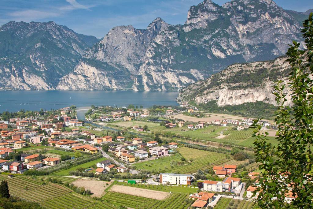 Casa Carla Aparthotel Torbole Sul Garda Buitenkant foto